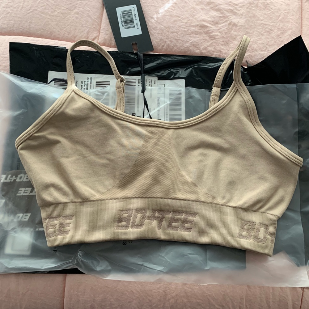 BO+TEE Curved Neck Sports Bra